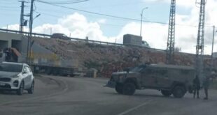 الاحتلال ينصب بوابة حديدية في دير دبوان شرق رام الله