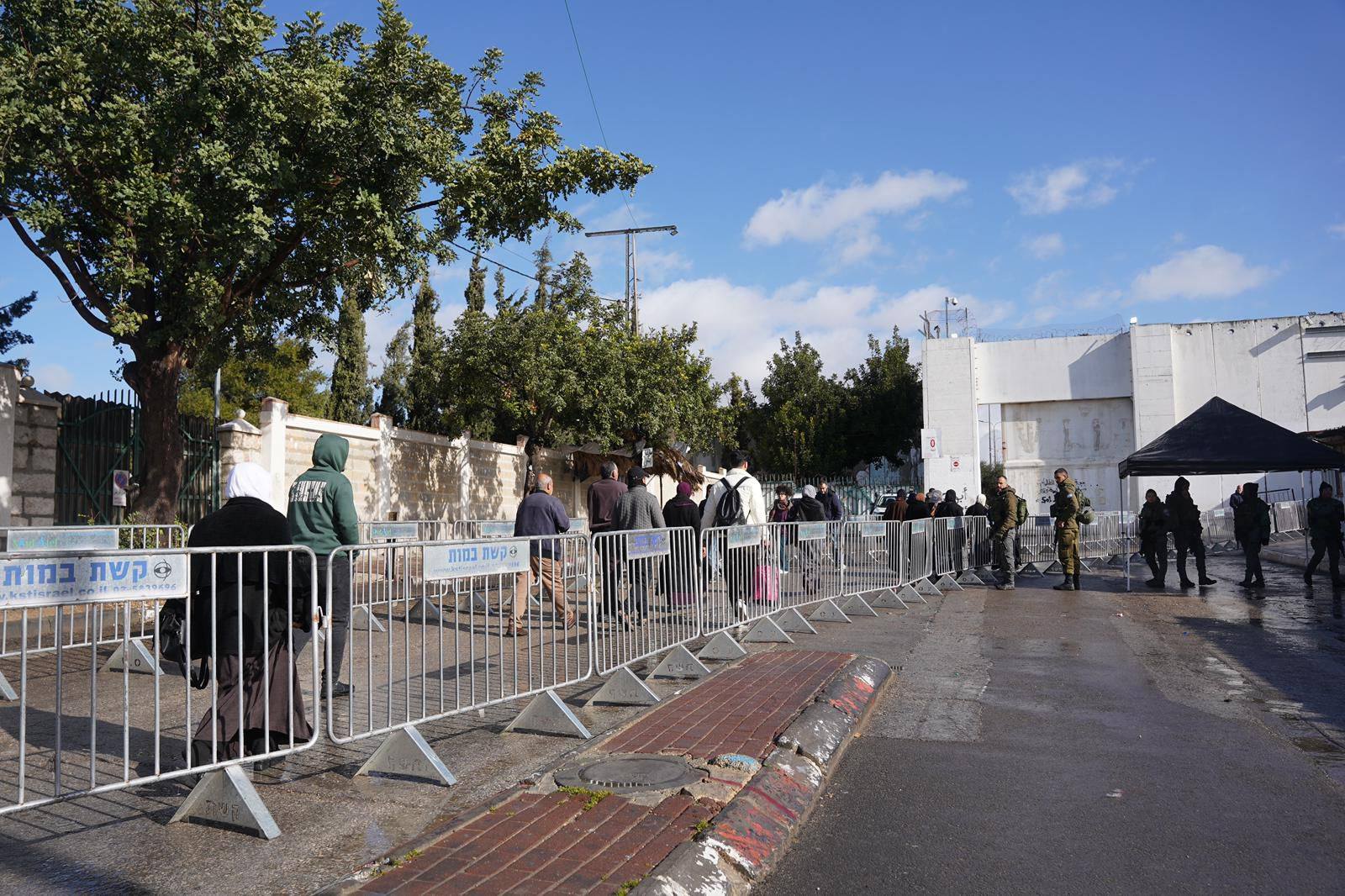 الاحتلال يسمح بدخول 10 آلاف مصل من الضفة الغربية للصلاة في المسجد الأقصى