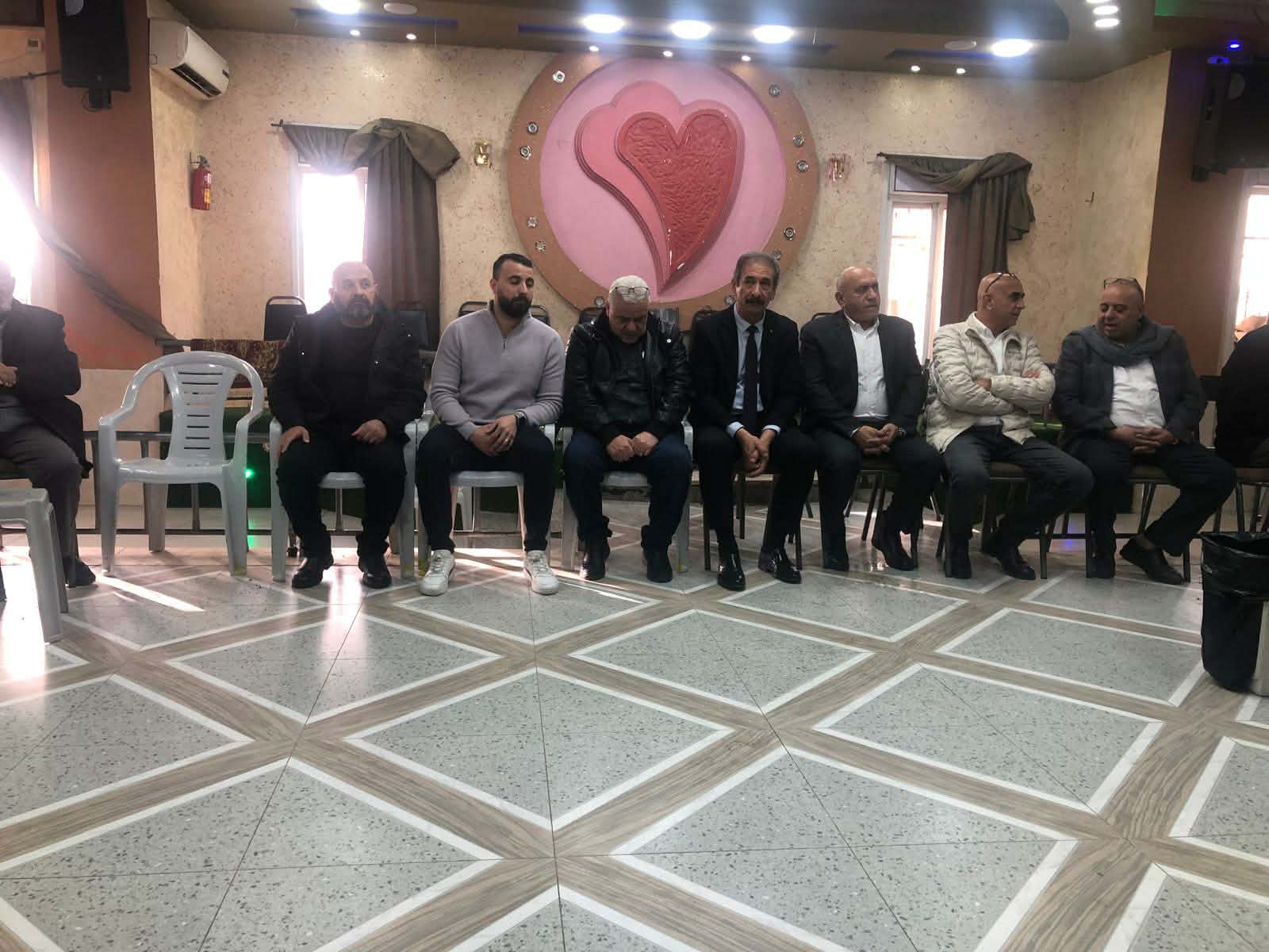 وفد قيادي من النضال الشعبي برئاسة النمورة يقدم التعازي لعائلات ضحايا الشظايا الصاروخية في بيت عوا