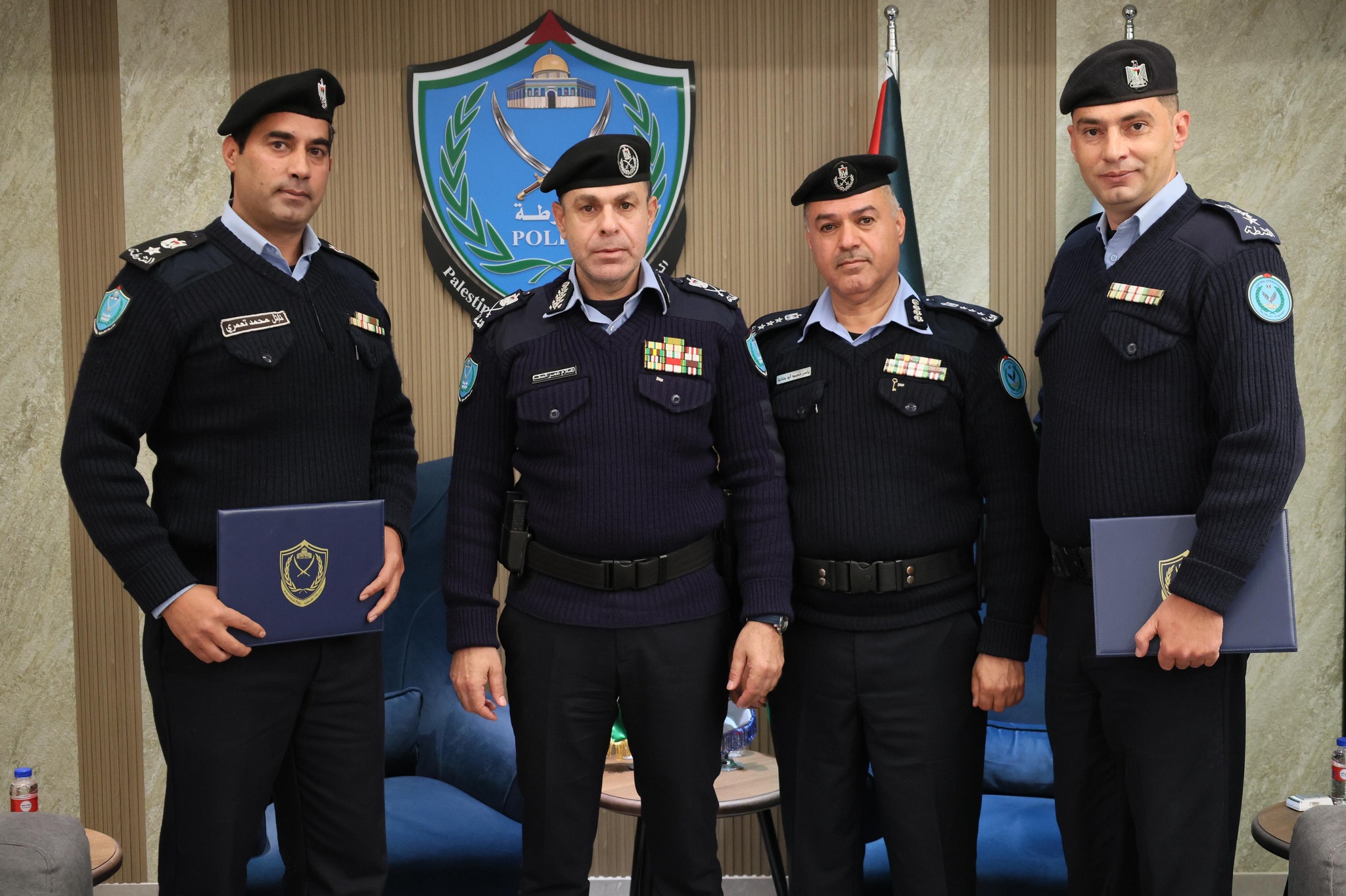 اللواء علام السقا يكرم فرعي العمليات المركزية في رام الله وبيت لحم