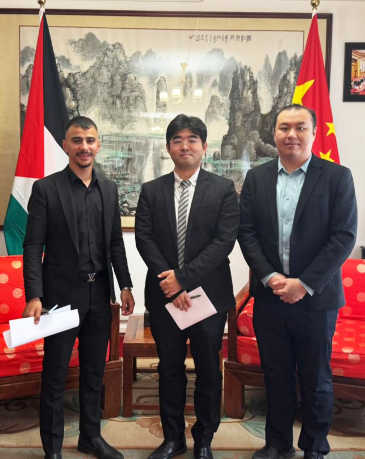 وفد من شركة عابدين للشحن الدولي يزور مكتب الصين الشعبية في رام الله