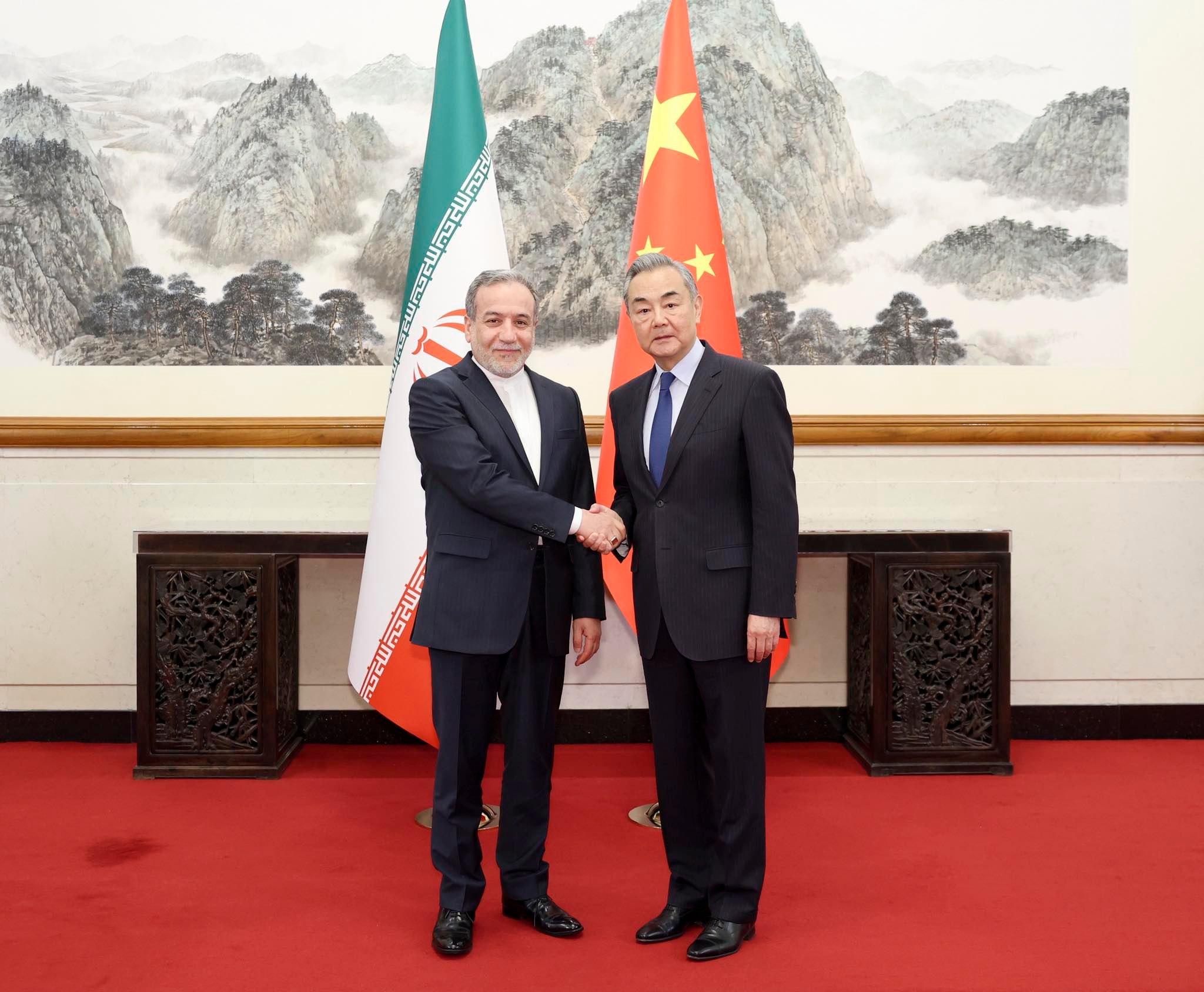 وزير الخارجية الصيني يؤكد دعم الصين لإيران في حماية سيادتها ووحدة وسلامة أراضيها