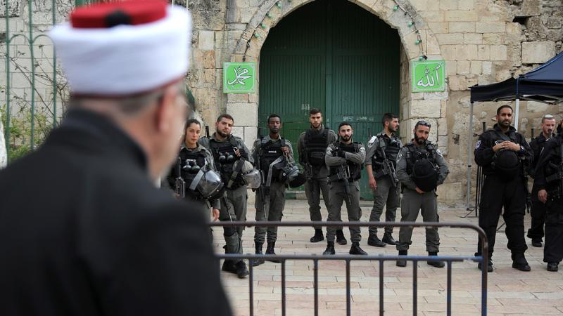 الاحتلال يواصل إغلاق المسجد الأقصى لليوم الـ19