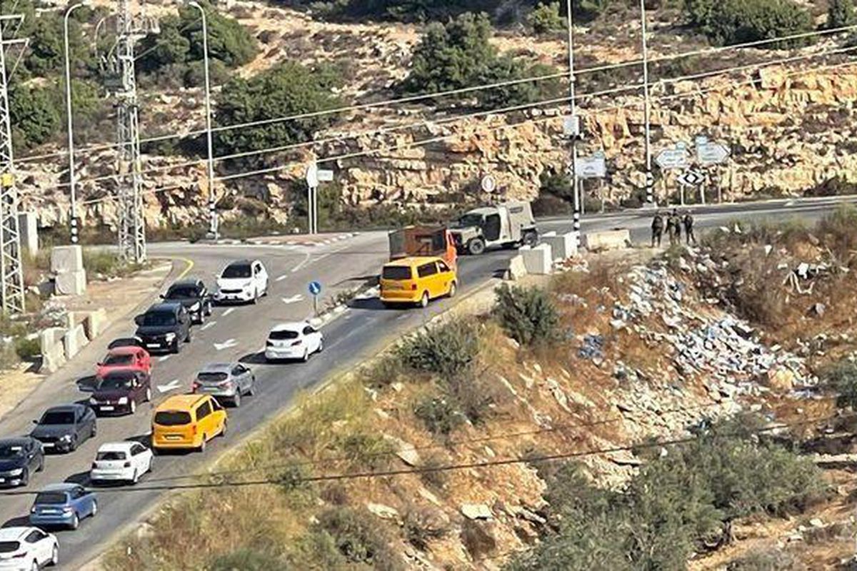 الاحتلال يعتقل مواطنا قرب عين سينيا شمال رام الله