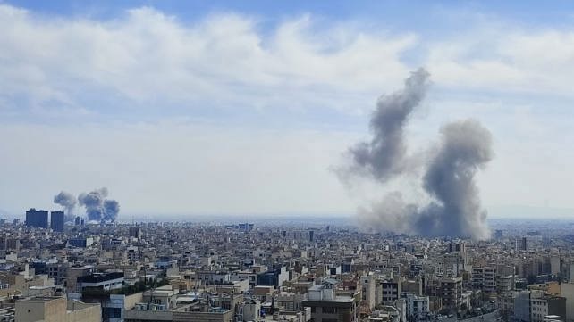 غارات إسرائيلية واسعة على مواقع إيرانية استراتيجية