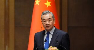 شفا - قال وزير الخارجية الصيني وانغ يي اليوم الأربعاء إنه بغض النظر عن المبررات، فإن الاستخدام العشوائي للقوة غير مقبول، ويجب إدانة أي هجوم على المدنيين الأبرياء والأهداف غير العسكرية.