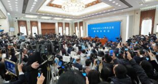 شفا - بكين 4 مارس 2026 (شينخوا) في الصورة الملتقطة يوم 4 مارس 2026، جانب من مؤتمر صحفي عقده المجلس الوطني الـ14 لنواب الشعب الصيني قبل يوم واحد من افتتاح دورته السنوية، في قاعة الشعب الكبرى ببكين، عاصمة الصين.