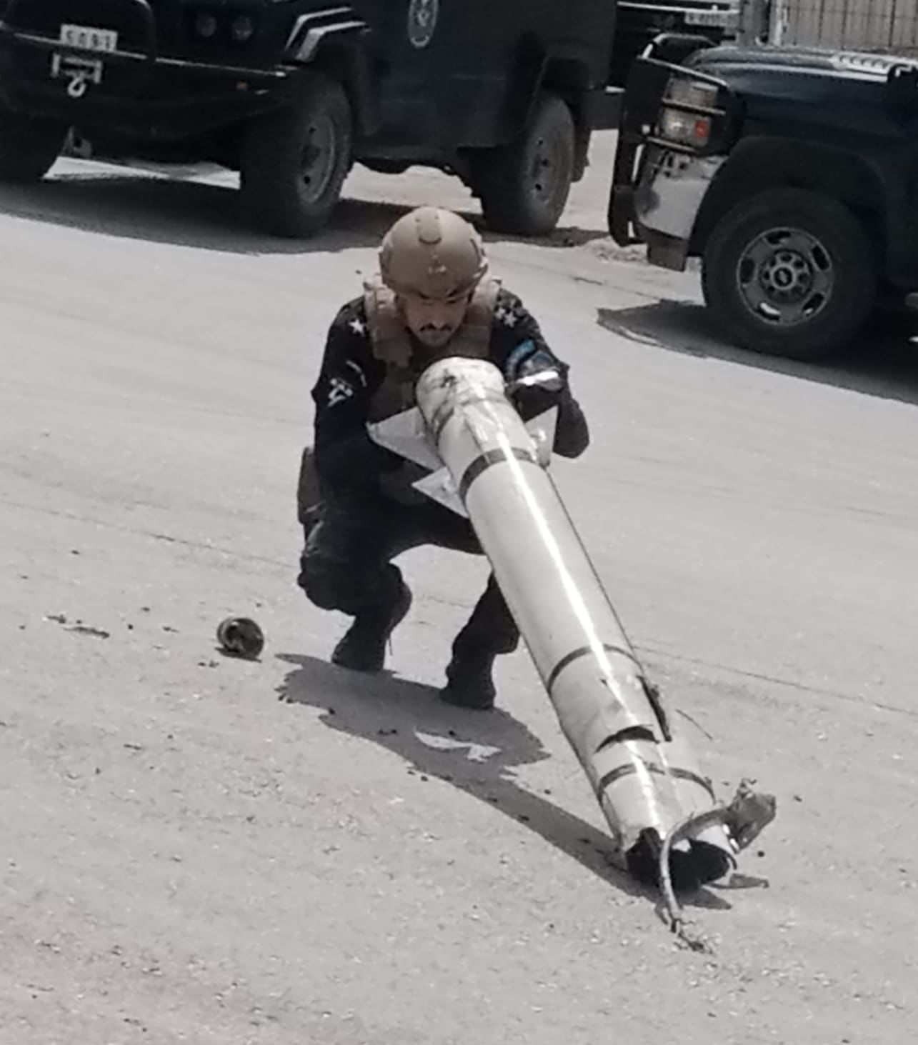 الشرطة تتعامل مع شظية صاروخية في محافظة سلفيت