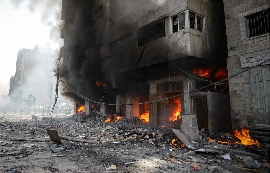 شهيد ومصابون جرّاء قصف الاحتلال مجموعة من المواطنين شمال غزة