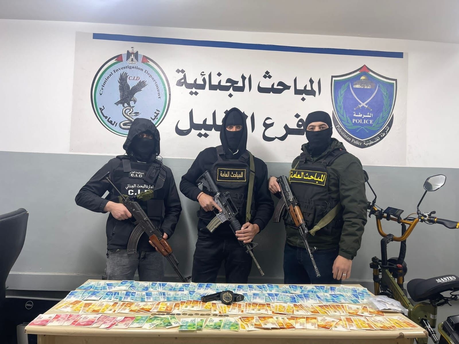 المباحث العامة تكشف ملابسات جريمة سطو على مول تجاري في الخليل وتقبض على المشتبه به 