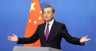 وزير الخارجية الصيني يدعو إلى إنهاء العمليات العسكرية في الشرق الأوسط
