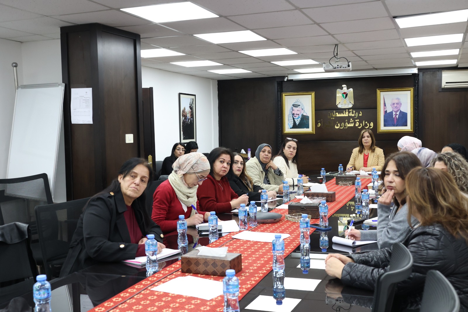 وزيرة شؤون المرأة تترأس اجتماعاً طارئاً للجنة الوطنية لمناهضة العنف 