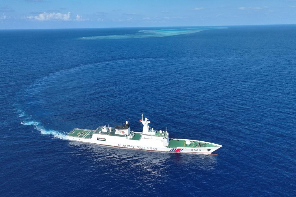 خفر السواحل الصيني يجري دورية في بحر الصين الجنوبي