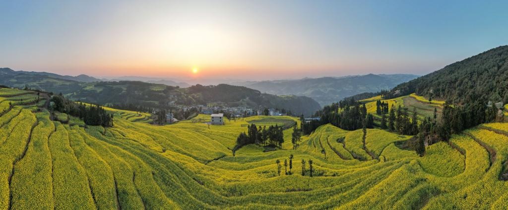 مناظر ربيعية خلابة في مقاطعة يوننان بجنوب غربي الصين