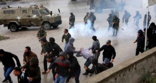 قوات الاحتلال تطلق قنابل الغاز السام خلال اقتحامها بلدة الرام