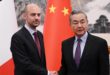وزير خارجية الصين يحث على بذل جهود مشتركة مع فرنسا لخفض حدة التوترات في الشرق الأوسط