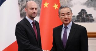 وزير خارجية الصين يحث على بذل جهود مشتركة مع فرنسا لخفض حدة التوترات في الشرق الأوسط