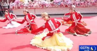 أبناء مختلف القوميات في شينجيانغ يحتفلون بعيد الفطر