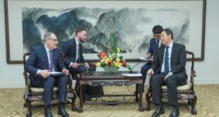 مبعوث الصين الخاص لشؤون الشرق الأوسط يلتقي السفير الروسي لدى الصين بشأن الوضع الراهن في الشرق الأوسط