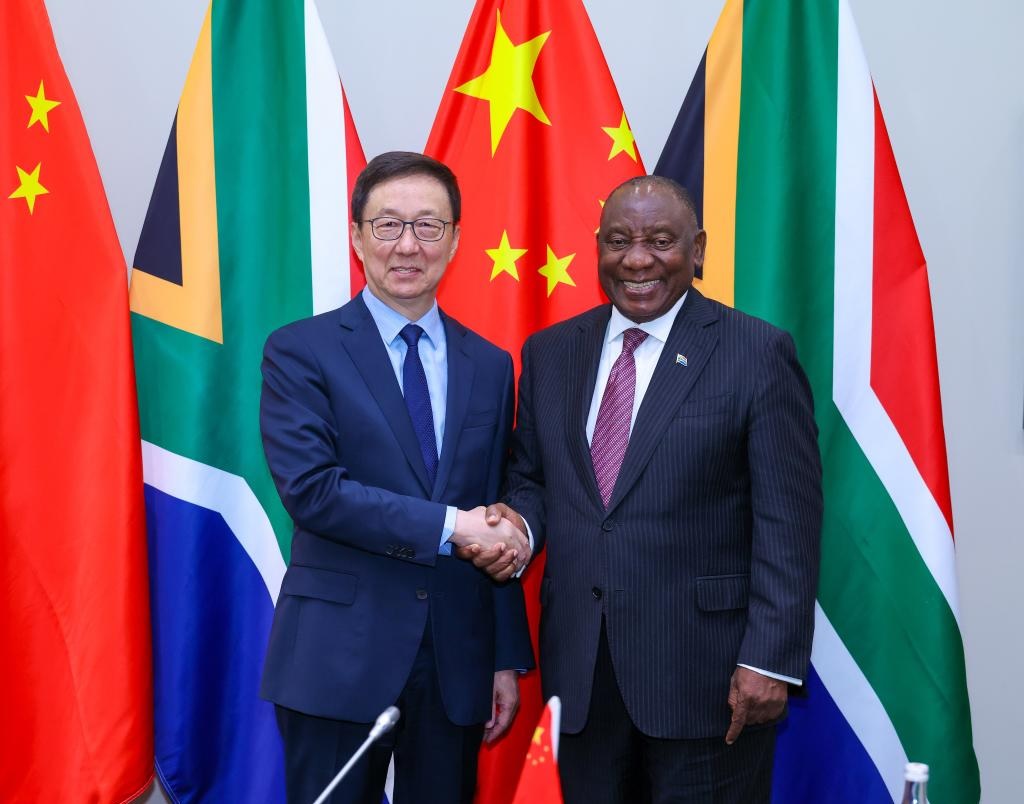 نائب الرئيس الصيني يلتقي رئيس جنوب إفريقيا لبحث العلاقات الثنائية