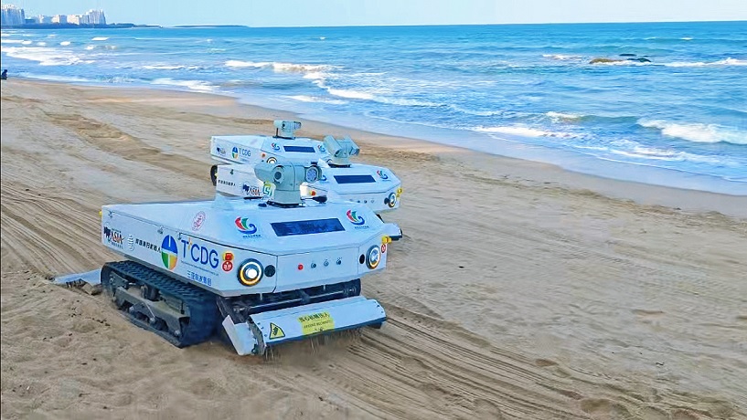 فريق الروبوتات للنظافة متعدد الأبعاد على الماء والبر والجو!
