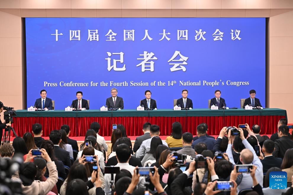 أعلى هيئة للتخطيط الاقتصادي في الصين: من المتوقع أن ينمو الناتج المحلي الإجمالي للصين بأكثر من 6 تريليونات يوان هذا العام