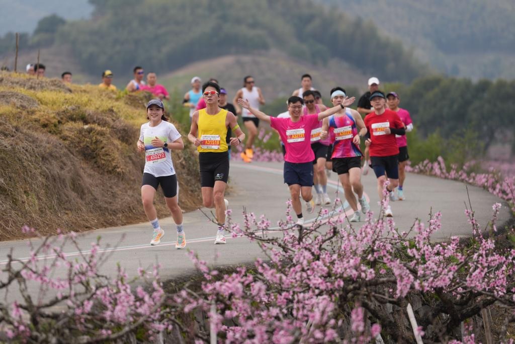 إقامة ماراثون في مدينة بشرقي الصين