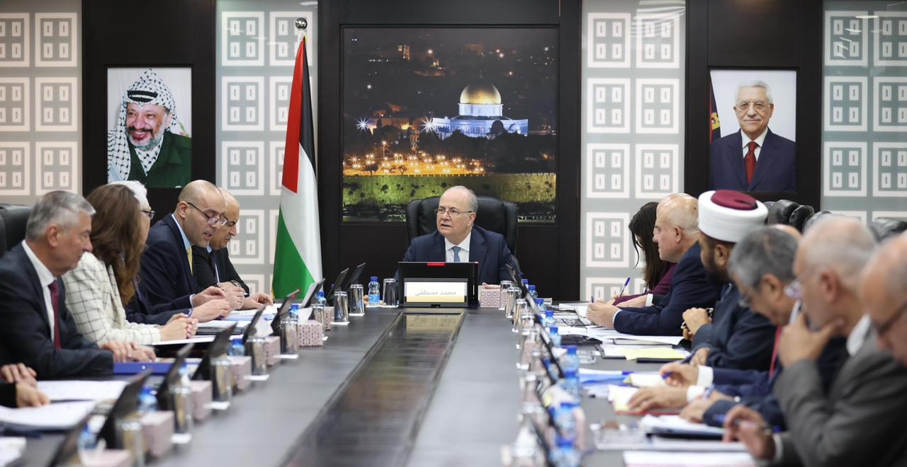 مجلس الوزراء يوجّه مختلف بعثاتنا الدبلوماسية ومؤسساتنا الوطنية لتكثيف جهودها لتعزيز المواقف الدولية الداعمة لشعبنا