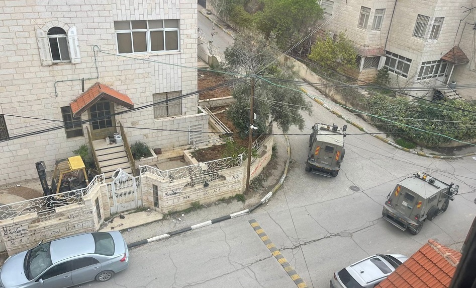 الاحتلال يقتحم بلدتي الرام وكفر عقب
