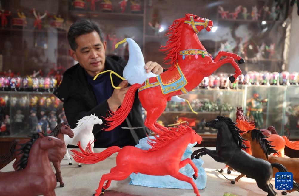 التراث الثقافي غير المادي ووسائل التواصل الاجتماعي يدفعان نجاح العلامات التجارية الاستهلاكية الجديدة في الصين
