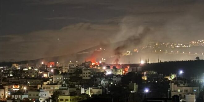 اصابتان واحراق منازل ومركبات بهجوم للمستعمرين على دير الحطب شرق نابلس