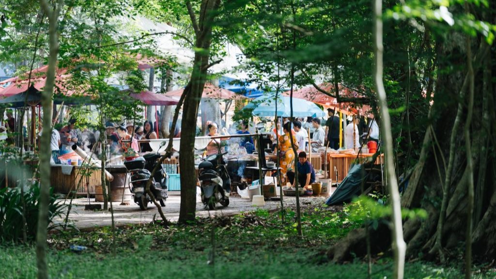 مشرع صيني: تحويل خصائص الحياة في المناطق الحدودية إلى قوة دافعة قوية للنهوض بالريف