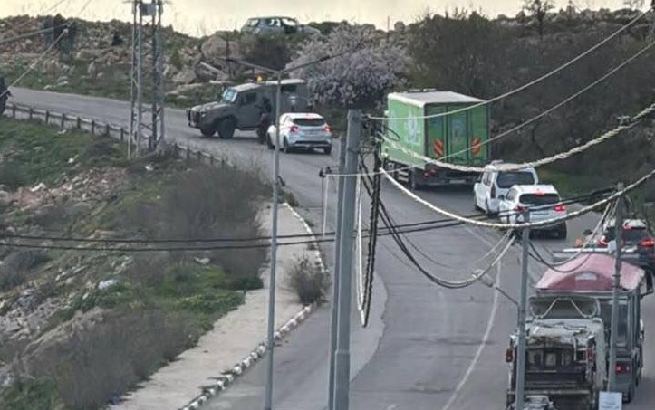 الاحتلال يغلق مدخل "دير جرير" شرق رام الله ويقيّد حركة المواطنين