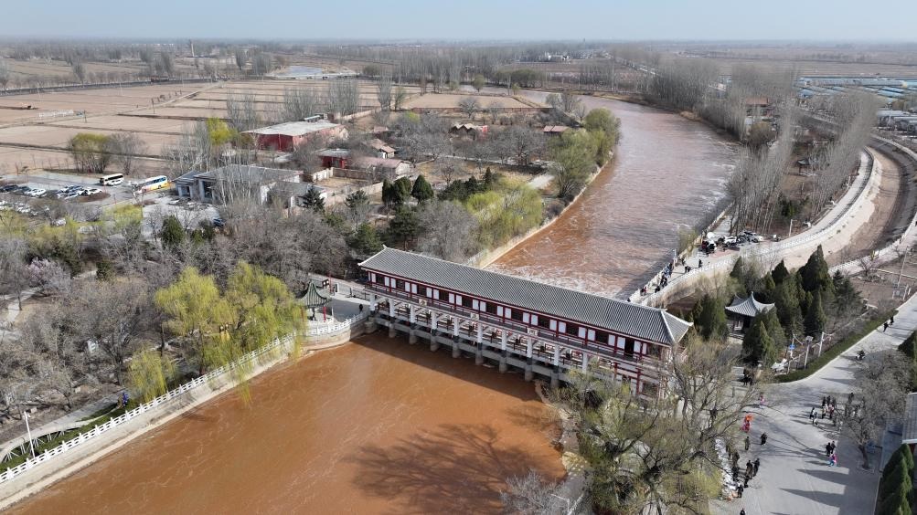بدء الري الربيعي في منطقة نينغشيا بشمال غربي الصين