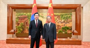 كبير المشرعين الصينيين يلتقي وفداً من حزب الشعب المنغولي