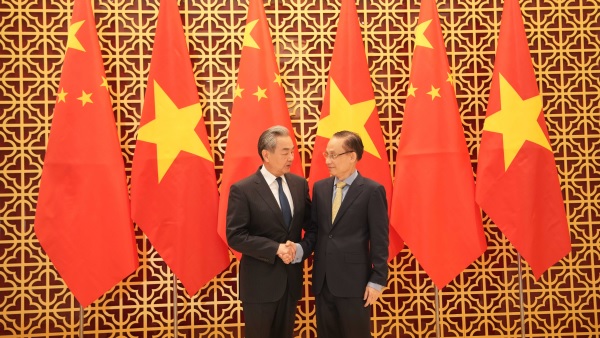 وزير الخارجية الصيني يلتقي نظيره الفيتنامي