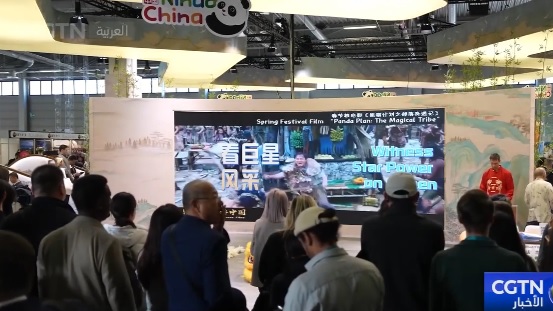 مفهوم "السياحة في الصين مع الأفلام" يؤجج حماس الأوروبيين للسفر إلى الصين