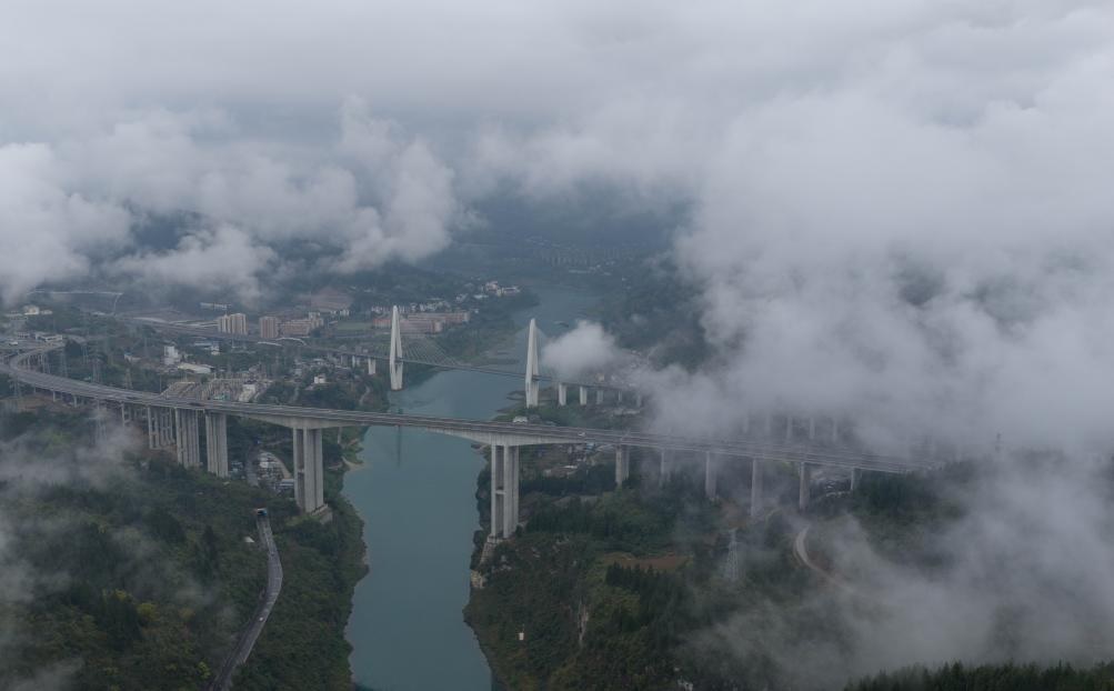 مناظر حي وولونغ في تشونغتشينغ بجنوب غربي الصين