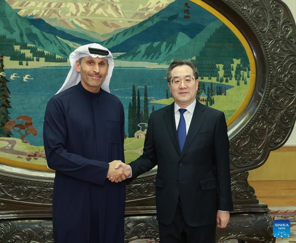 نائب رئيس مجلس الدولة الصيني يلتقي المبعوث الخاص لرئيس الإمارات