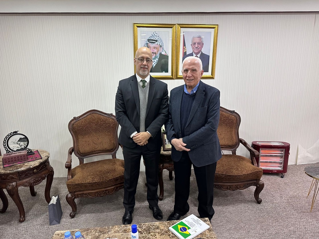 عزام الأحمد يستقبل ممثل جمهورية البرازيل لدى فلسطين ويطلعه على آخر التطورات