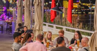 الصين تكشف عن إجراءات لتعزيز الاستهلاك من قبل السياح الأجانب