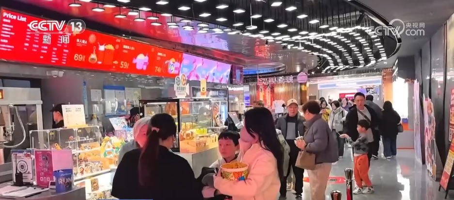 إيرادات شباك التذاكر في الصين تتجاوز 10 مليارات يوان خلال العام الجاري