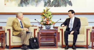 كبير المستشارين السياسيين الصينيين يلتقي أستاذ جامعة هارفارد غراهام أليسون