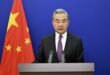 وزير الخارجية الصيني: الصين تعارض بشدة وتدين بقوة الهجوم وقتل المرشد الأعلى الإيراني