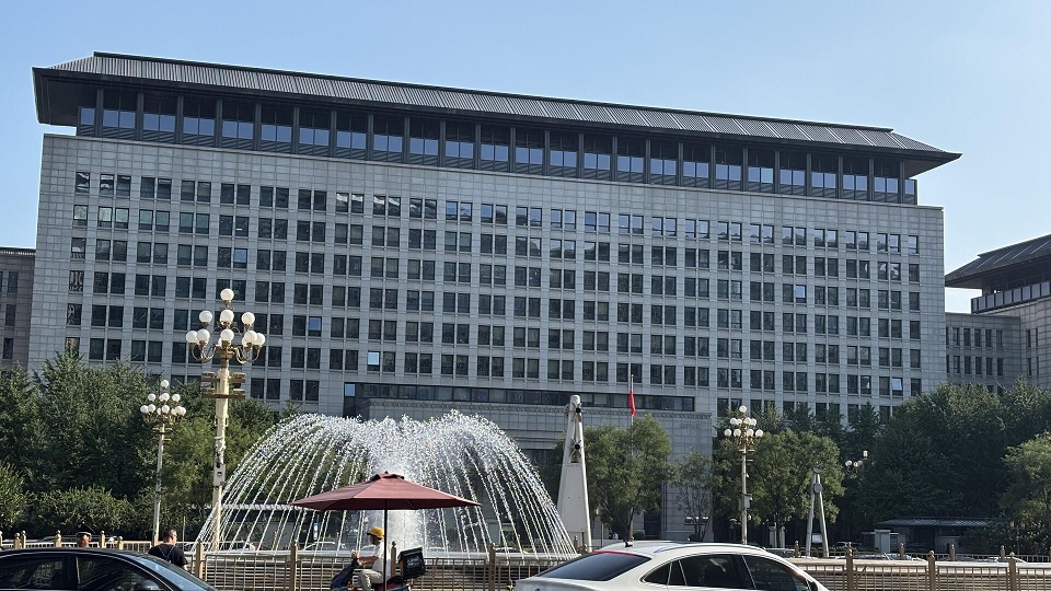 الصين تفتح تحقيقات في الحواجز التجارية الناجمة عن الإجراءات الأمريكية