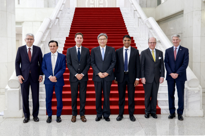 ترسيخ الجذور في الصين | شركات الأدوية العالمية العملاقة تستثمر بكثافة في الصين تماشياً مع خطة تنمية الصين الصحية