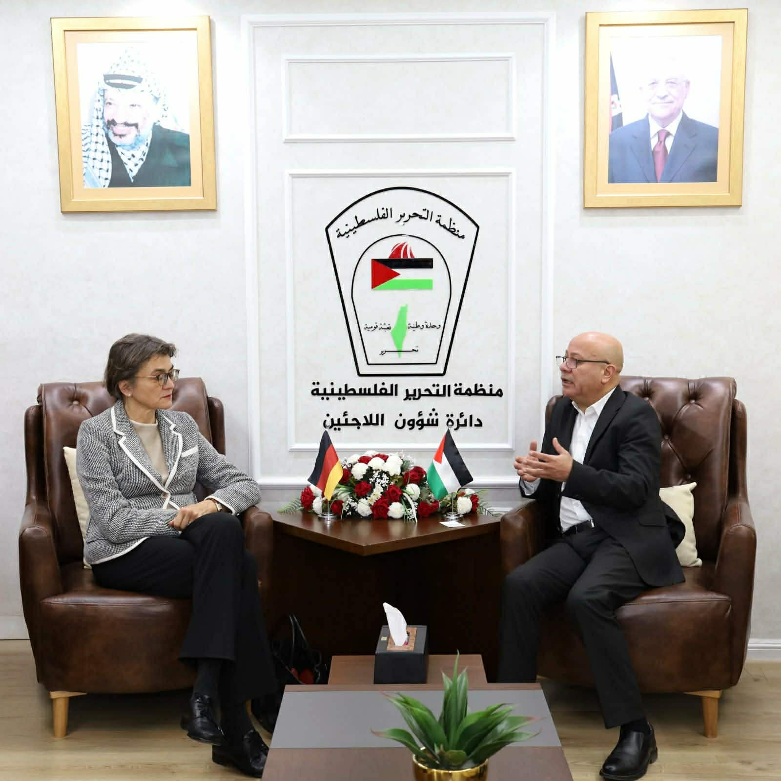 د. أبو هولي يبحث مع السفيرة الألمانية تحديات تمويل "الأونروا" ويحذر من خطورة المخططات الرامية لتقويض تفويضها الدولي