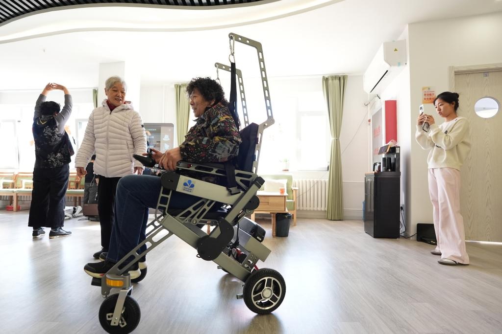 تشغيل مركز ذكي لرعاية المسنين في بكين