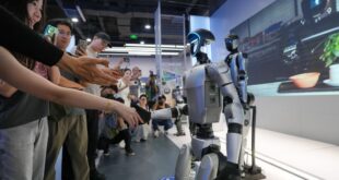 شركة صينية تكشف النقاب عن روبوت شبيه بالبشر يمكنه محاكاة حركاتهم في الوقت الحقيقي
