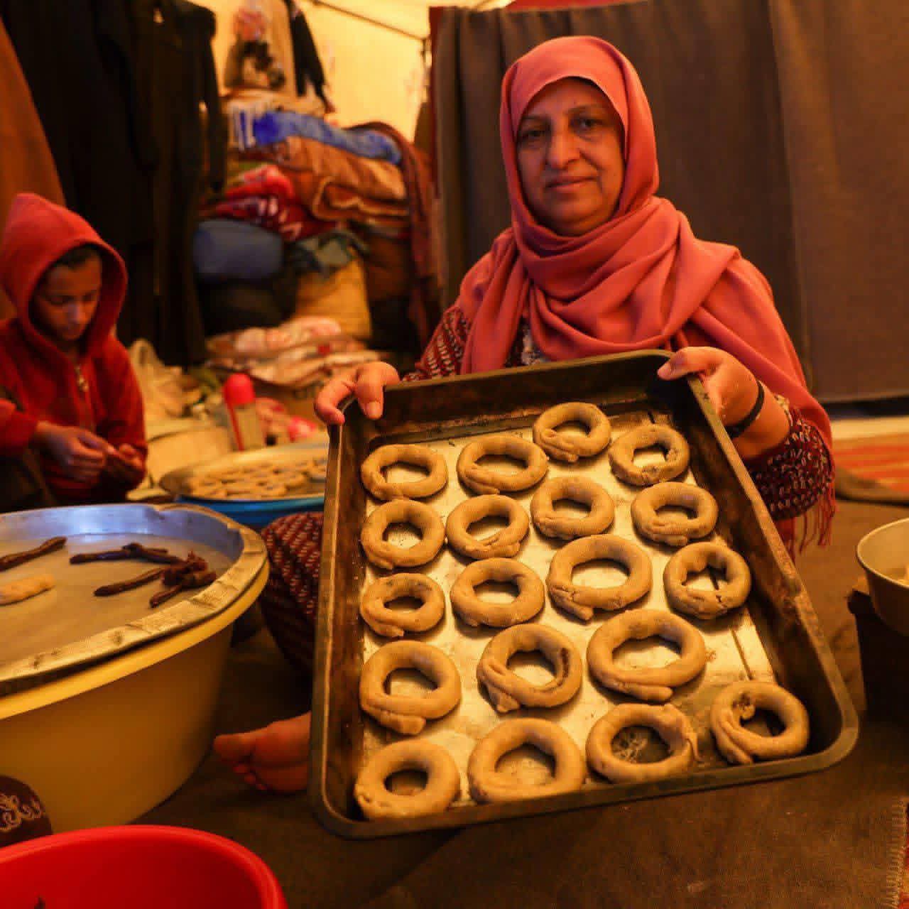 الكعك والمعمول في غزة .. طقوس العيد التي لا تغيب رغم الألم